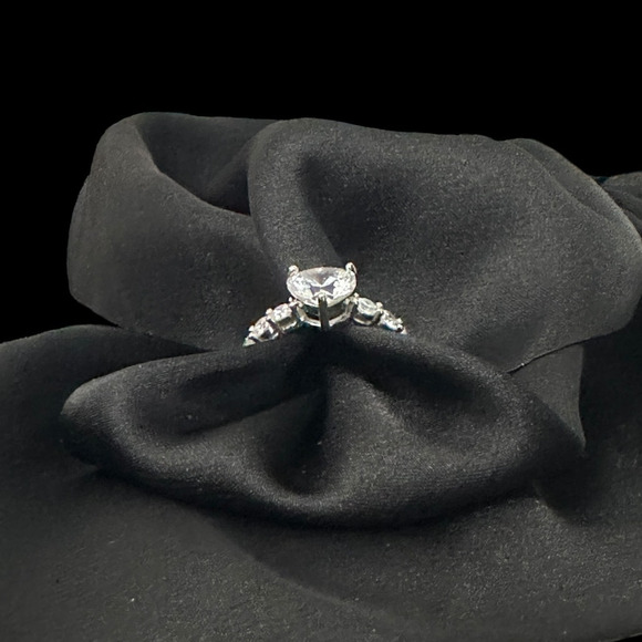 Heart Ring with Cubic Zirconia Elegant & Sparkling Jewelry for Women Size 9 - Picture 4 of 5